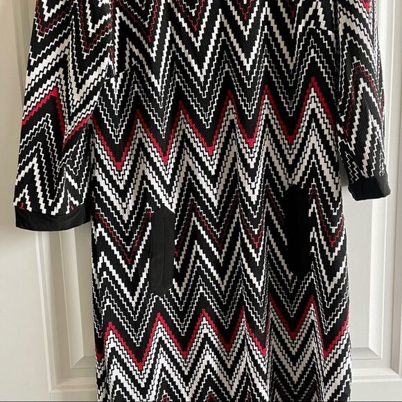 Madison Leigh Red/White/Black Chevron Print 3/4 Sleeve Shift Dress; SZ 10; BNWT - Picture 3 of 8